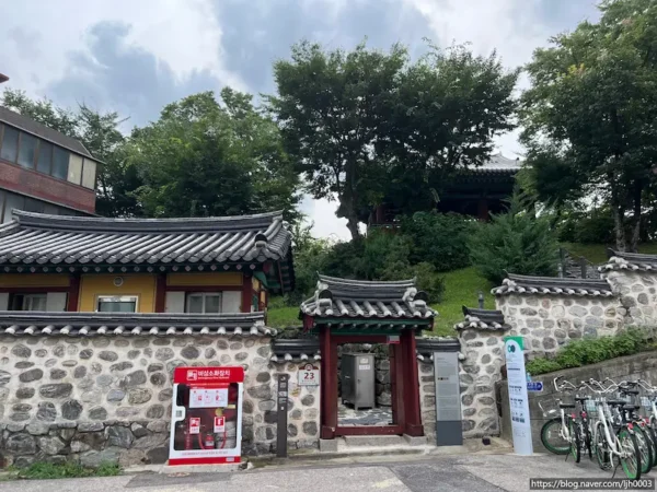 Beautiful West Seoul Tour: Discover Hidden Gems, Vibrant Mangwon Market, Relaxing Yeontral Park & Trendy Hongdae