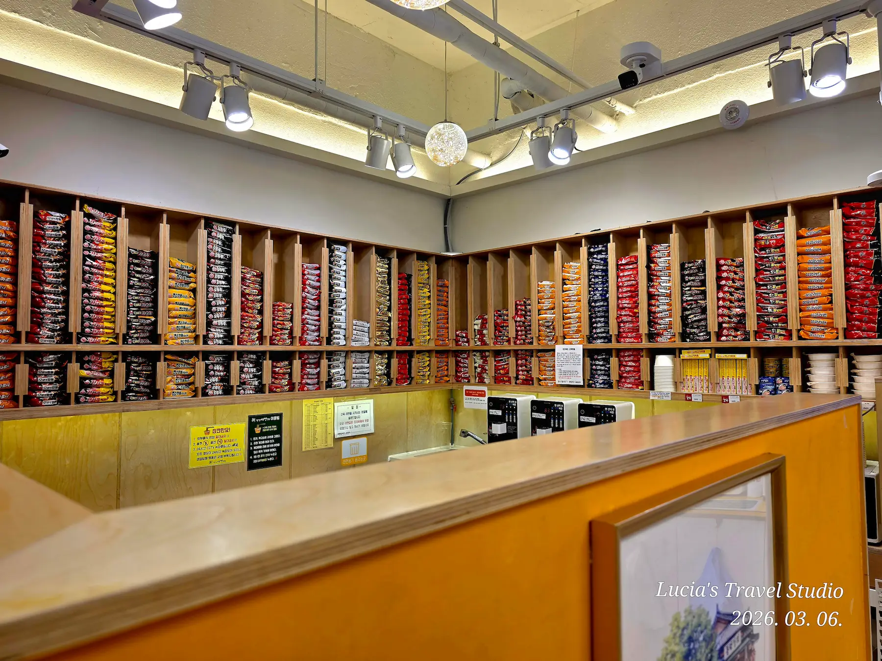 8 Things Travelers Should Know About Korean Convenience Stores (CU, GS25,emart24 and 7-Eleven Guide)