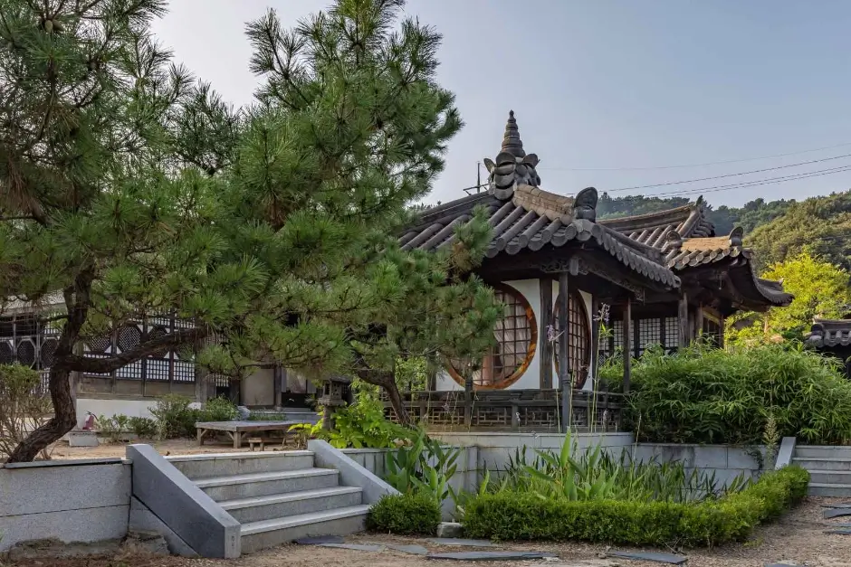 Ultimate Buyeo Travel Guide – Experience the Best of Baekje’s History, Scenic Landscapes, and K-Drama Spots