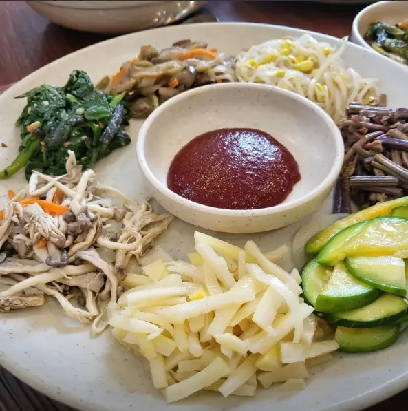 The 830-Year-Old Ginkgo Tree in Incheon — Catch the Golden Peak Before It’s Gone!