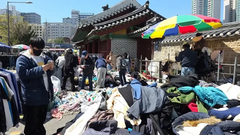 Dongmyo Flea Market
