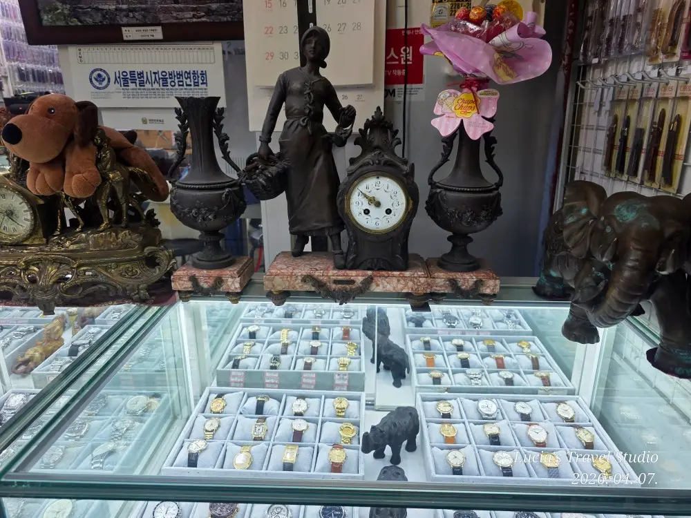 Dongmyo Flea Market
