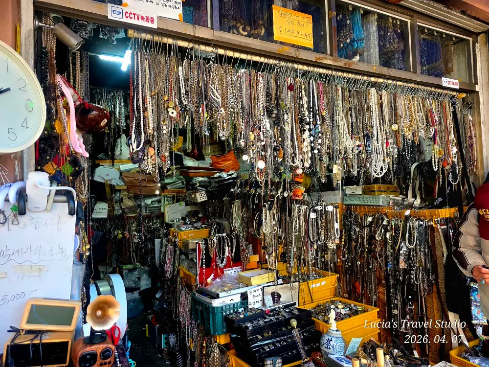 Dongmyo Flea Market