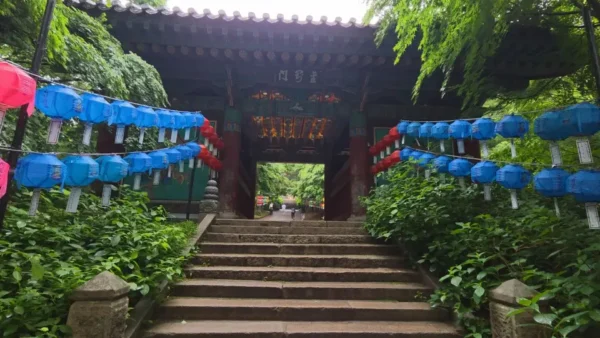 Sudeok Temple - Geumgangmun