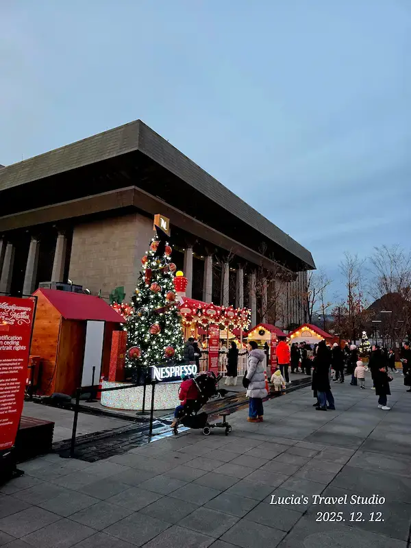 A Magical Winter Night at Gwanghwamun: Christmas Market & Lights — Seoul Light Gwanghwamun 2025