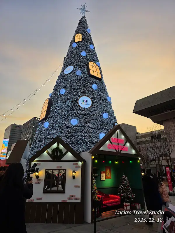 A Magical Winter Night at Gwanghwamun: Christmas Market & Lights — Seoul Light Gwanghwamun 2025