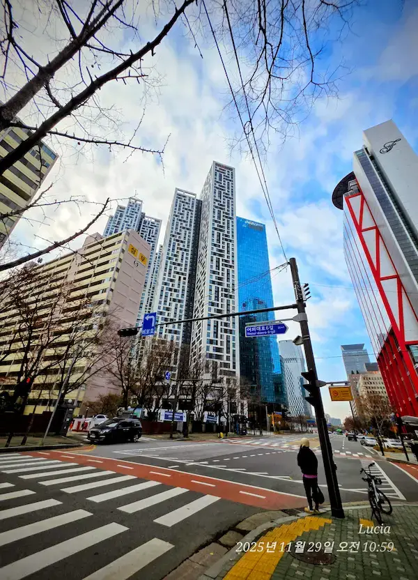 Hyundai Christmas Village 2025 — Beautiful West Seoul Tour 2: Christmas Magic at The Hyundai Seoul & the Alphonse Mucha Exhibition