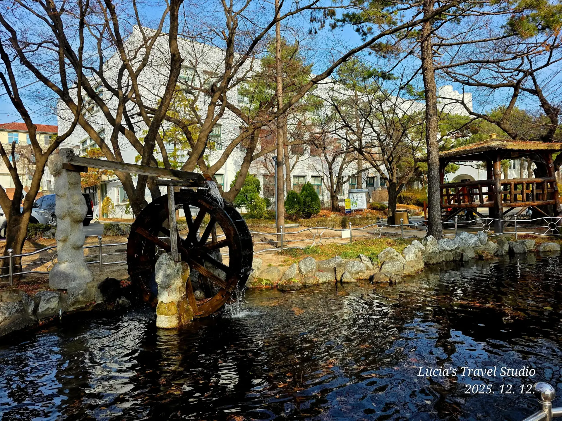 Bukchon Afternoon Walk - Jeongdok Library