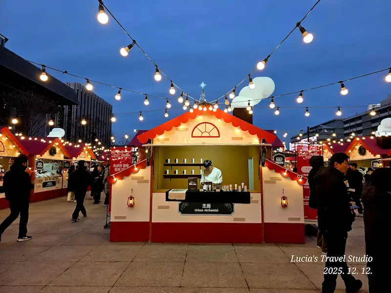 A Magical Winter Night at Gwanghwamun: Christmas Market & Lights — Seoul Light Gwanghwamun 2025