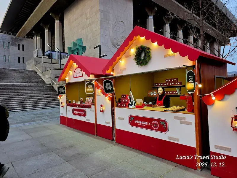 A Magical Winter Night at Gwanghwamun: Christmas Market & Lights — Seoul Light Gwanghwamun 2025