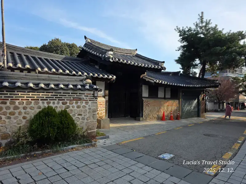 Bukchon in the Afternoon: A Quiet, Beautiful Walk Through Seoul’s Hanok Village
