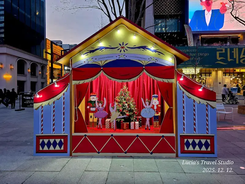 A Magical Winter Night at Gwanghwamun: Christmas Market & Lights — Seoul Light Gwanghwamun 2025