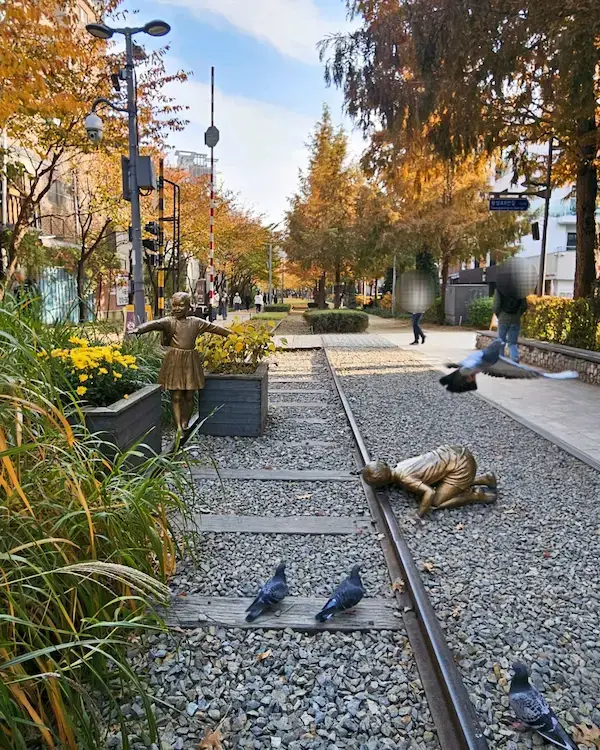 Beautiful West Seoul Tour: Discover Hidden Gems, Vibrant Mangwon Market, Relaxing Yeontral Park & Trendy Hongdae