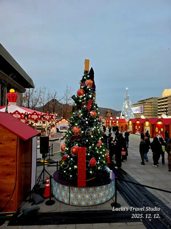 A Magical Winter Night at Gwanghwamun: Christmas Market & Lights — Seoul Light Gwanghwamun 2025