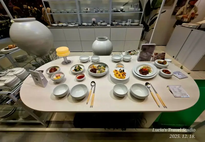 The Beauty of Korean Crafts and Ceramics at COEX — A Glimpse into Today's Korean Culture