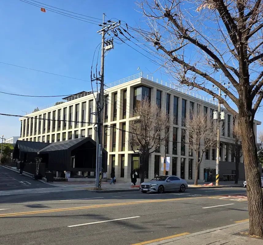 Bukchon in the Afternoon: A Quiet, Beautiful Walk Through Seoul’s Hanok Village