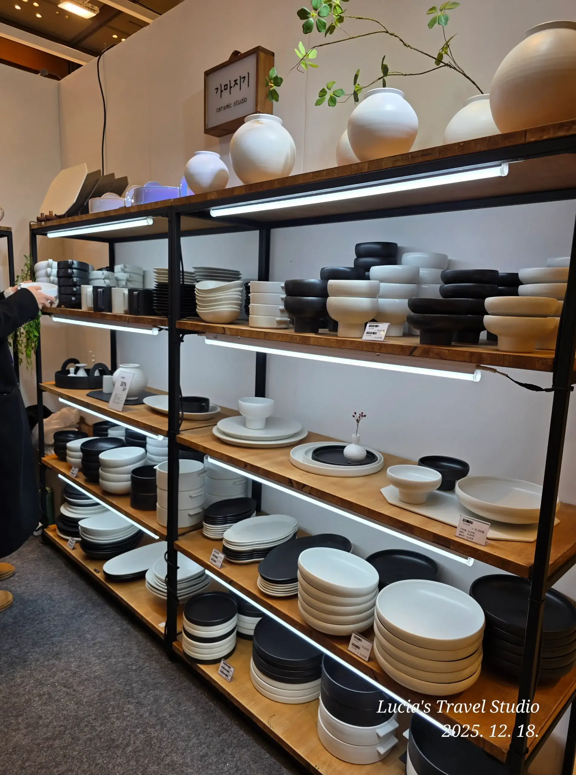 The Beauty of Korean Crafts and Ceramics at COEX — A Glimpse into Today's Korean Culture