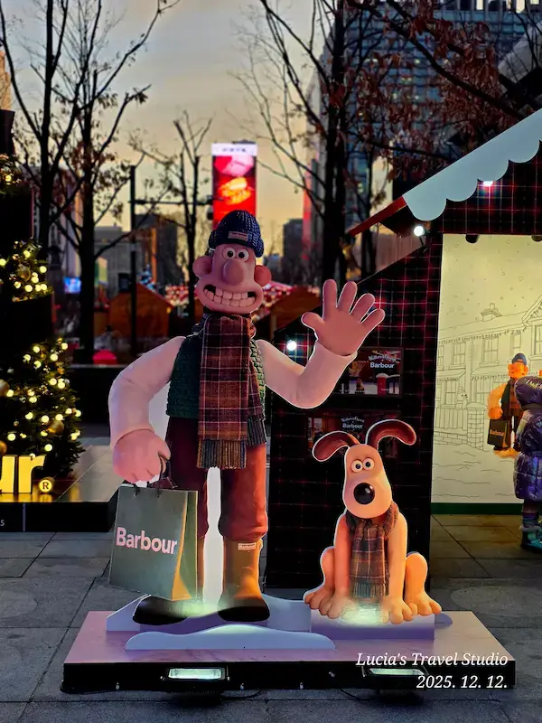 A Magical Winter Night at Gwanghwamun: Christmas Market & Lights — Seoul Light Gwanghwamun 2025