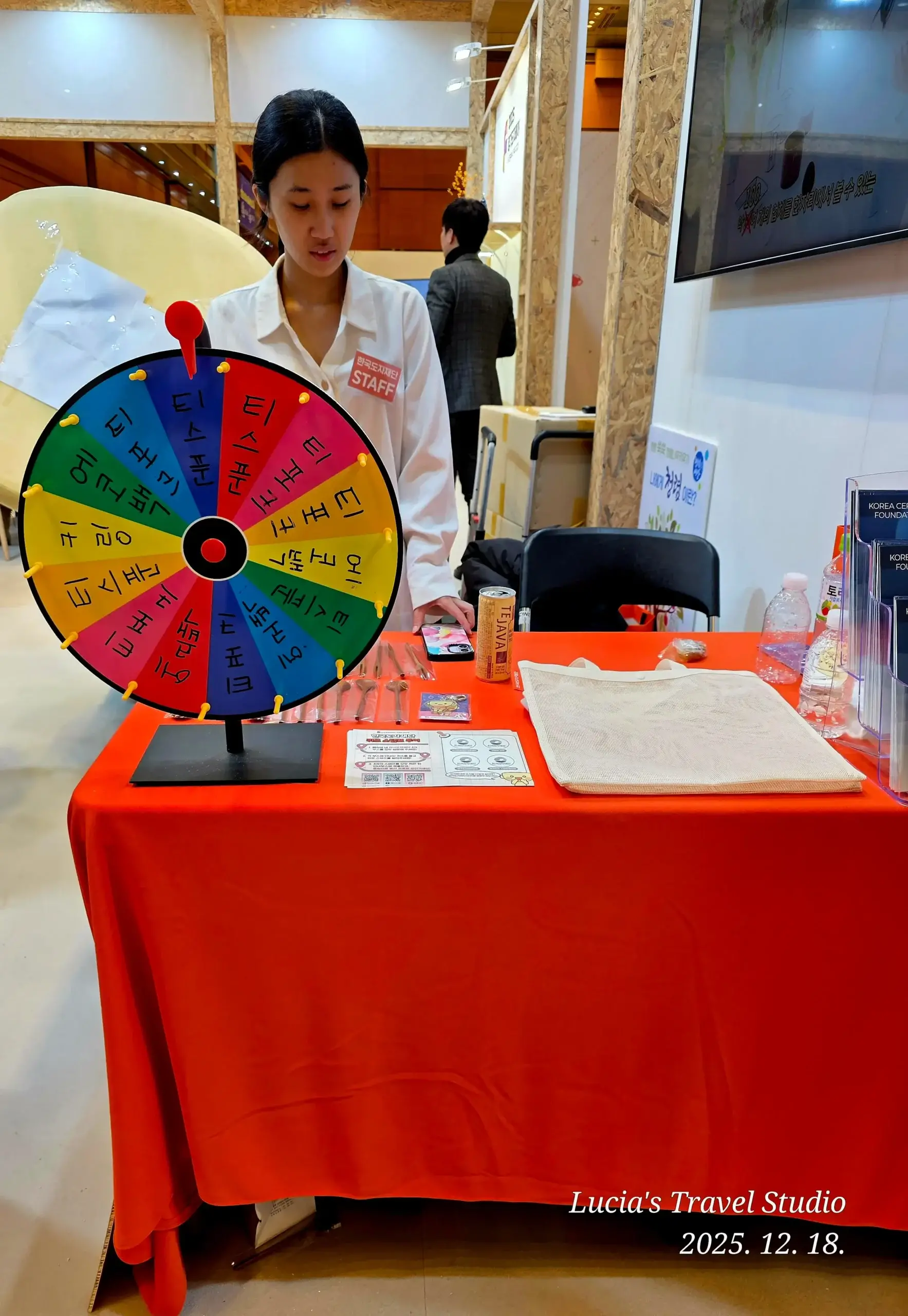 The Beauty of Korean Crafts and Ceramics at COEX — A Glimpse into Today's Korean Culture