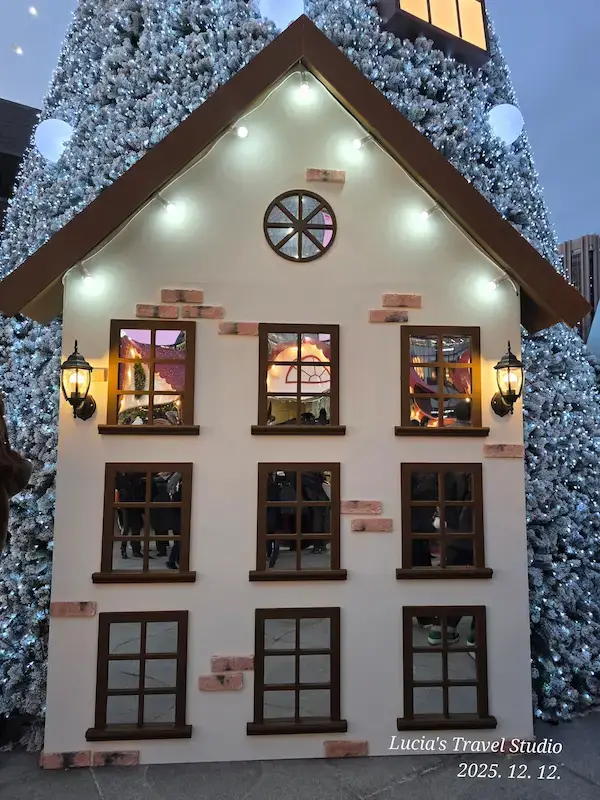 A Magical Winter Night at Gwanghwamun: Christmas Market & Lights — Seoul Light Gwanghwamun 2025