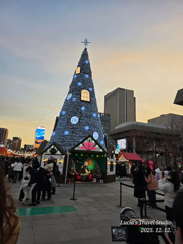 A Magical Winter Night at Gwanghwamun: Christmas Market & Lights — Seoul Light Gwanghwamun 2025